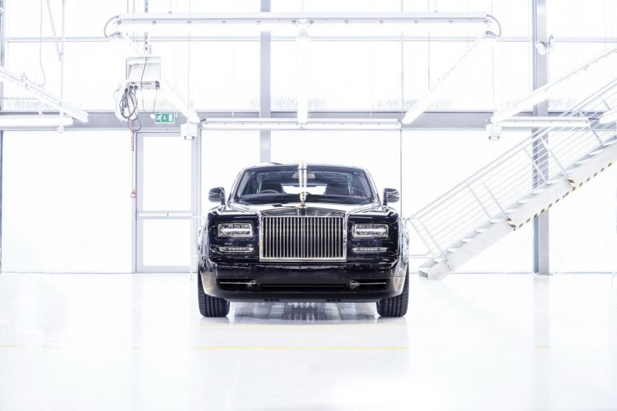  Rolls-Royce Phantom Blue Velvet 2017 года  (фото 2 из 7)